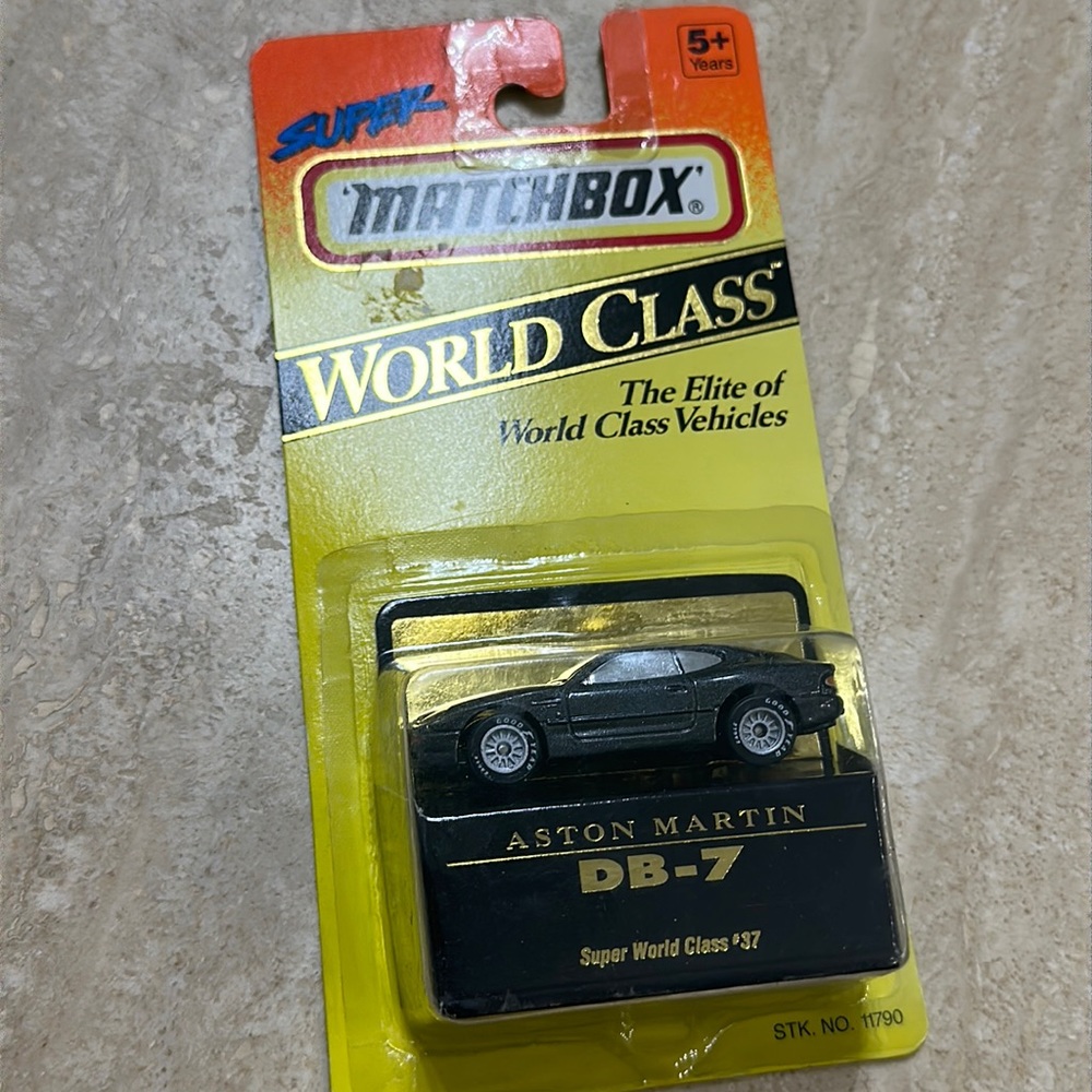 Matchbox Aston martin DB-7 super world class 1997
